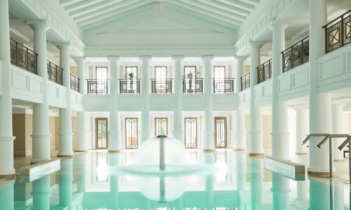 24-Aqua-Elixir-Thalasso-Pool,-more-opulent-than-the-grandest-Roman-thermae_72dpi.jpg